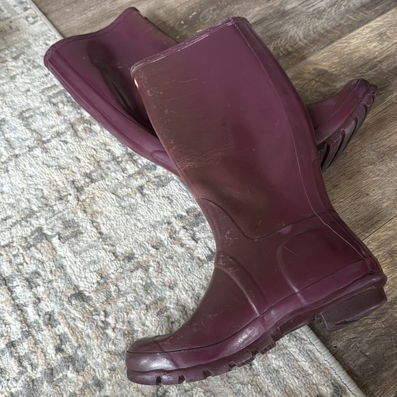 Hunter Original Plum Shiny Gloss Rubber Rain Boots - Picture 13 of 15